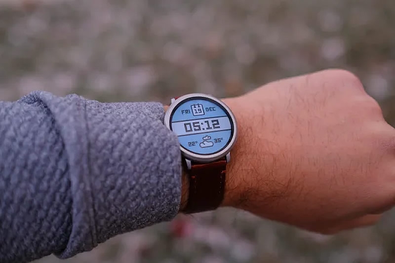 Pebble представила умные часы Round 2 — более тонкие и с цветным дисплеем e-paper