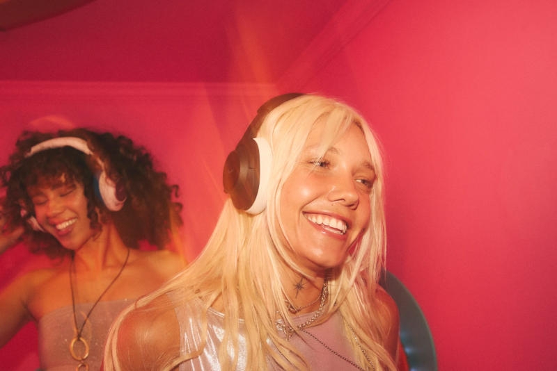 Производитель легендарных электрогитар Fender представил свои первые беспроводные наушники и колонки