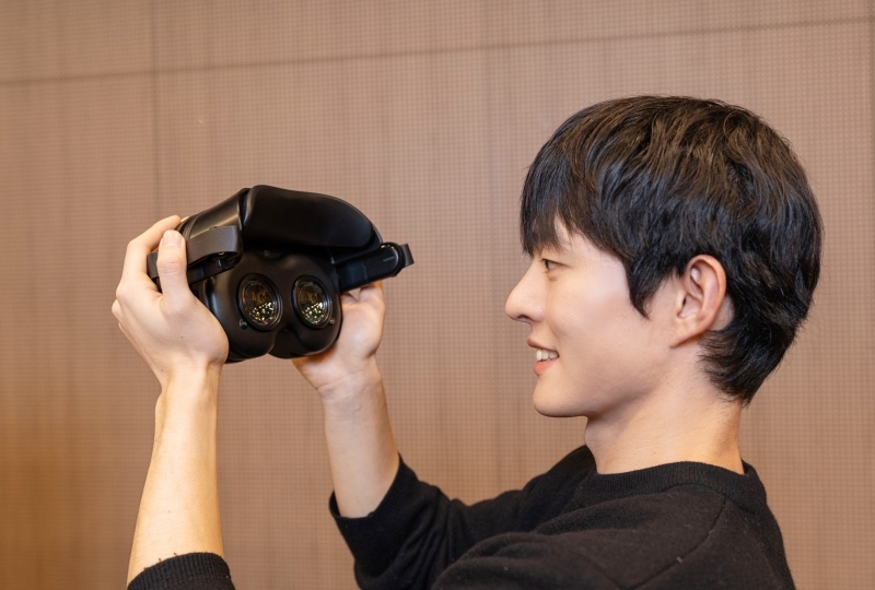 Samsung показала загадочные устройства в виде кассеты и проигрывателя пластинок с OLED и ИИ