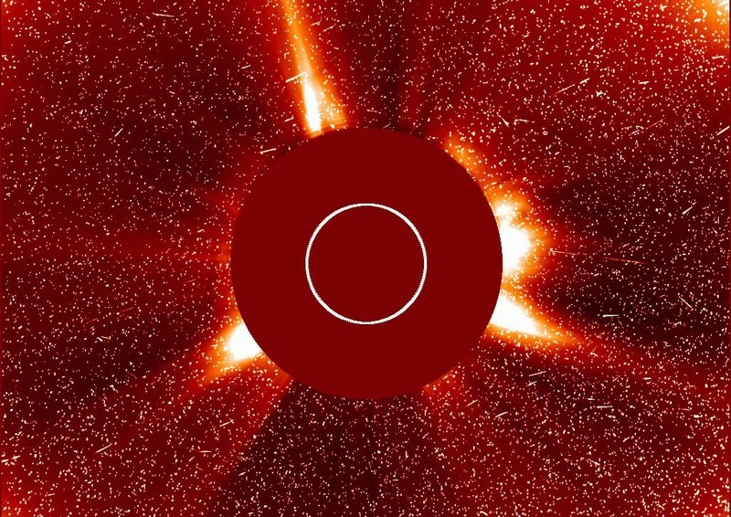 Солнце раскрасило небо полярными сияниями &mdash; Землю накрыл сильнейший радиационный шторм XXI века