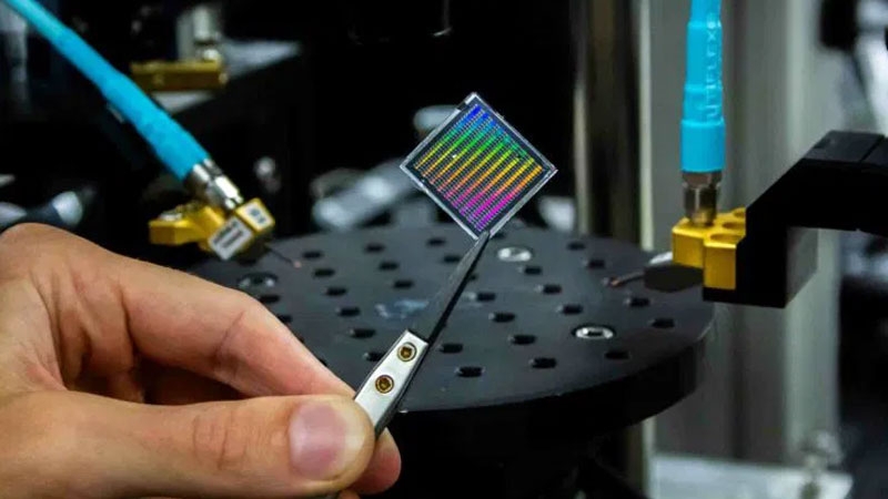 В США создали одночиповый фононный лазер — для прорыва в беспроводную связь будущего