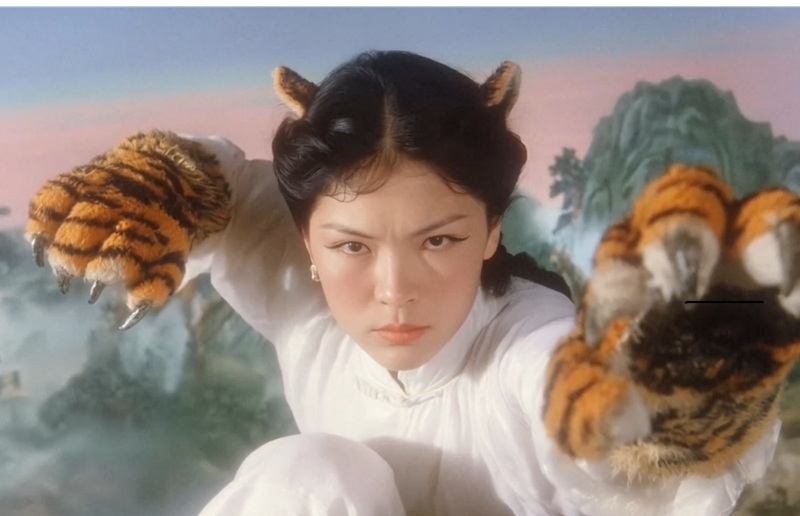 Warner Music представил в Китае ИИ-певицу AI-Hua и выпустил первый клип