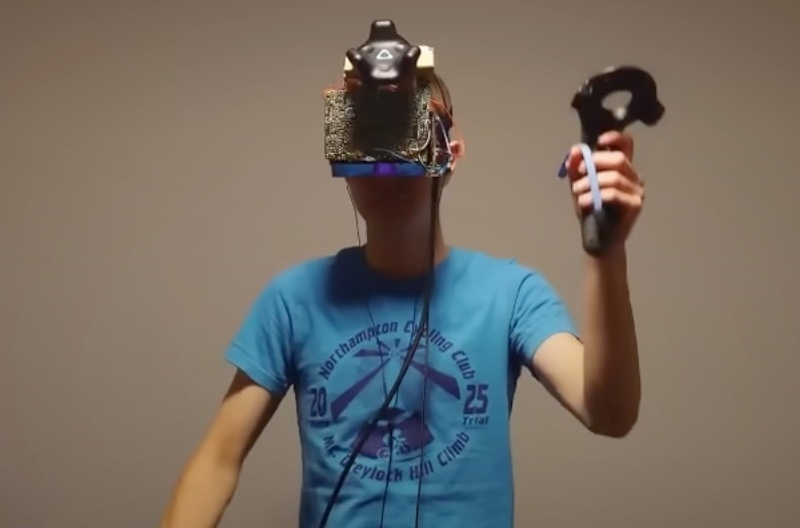 Энтузиаст построил VR-гарнитуру на базе ЭЛТ-мониторов &mdash; она оказалась на удивление удобной