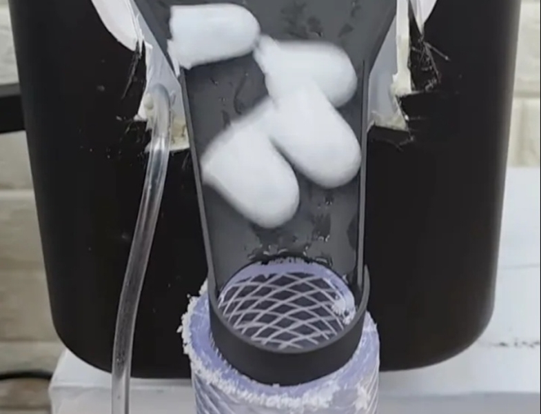 Энтузиаст приспособил льдогенератор для охлаждения процессора &mdash; и добился 40 &deg;C под нагрузкой