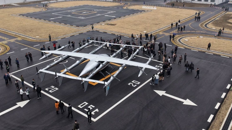 Китай поднял в небо крупнейшую &laquo;летающую маршрутку&raquo; &mdash; eVTOL на 10 пассажиров и с 28 двигателями