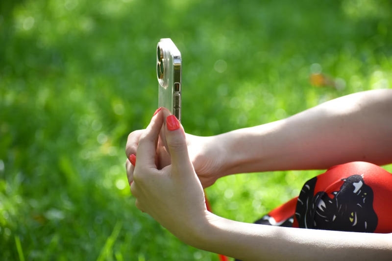 Многие страны задумались о запрете соцсетей для детей по примеру Австралии — в России пока решили не торопиться