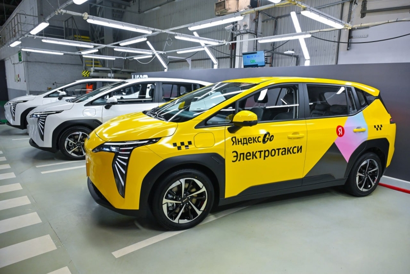 «Москвич» запустил производство электромобилей Umo для «Яндекс Такси» — внутри у них ИИ «Яндекса»