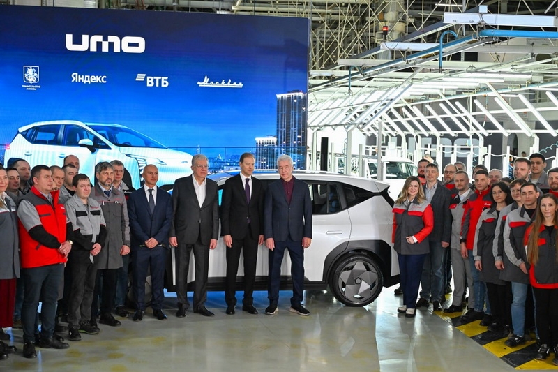 «Москвич» запустил производство электромобилей Umo для «Яндекс Такси» — внутри у них ИИ «Яндекса»