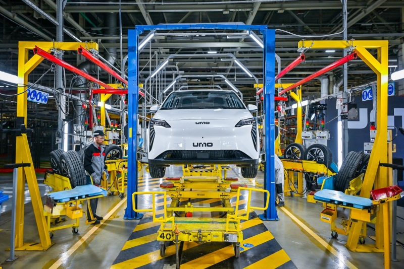 «Москвич» запустил производство электромобилей Umo для «Яндекс Такси» — внутри у них ИИ «Яндекса»