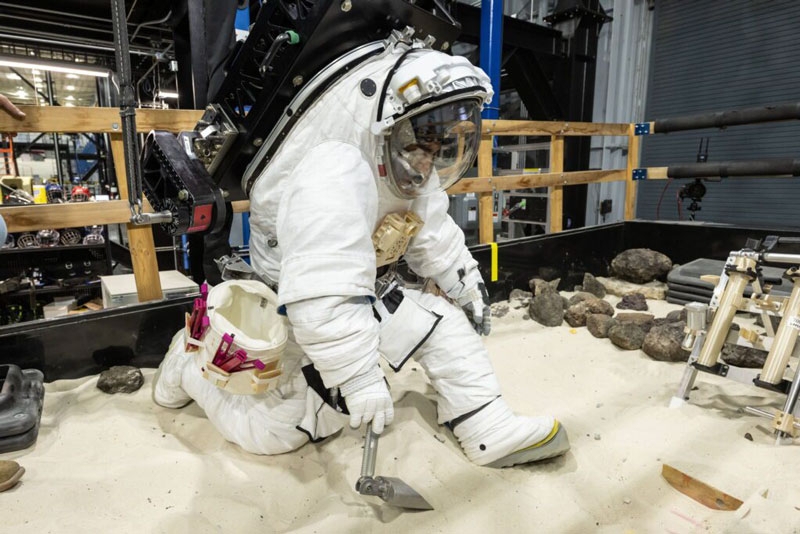Новый лунный скафандр завершил заводские испытания и передан для приёмки NASA