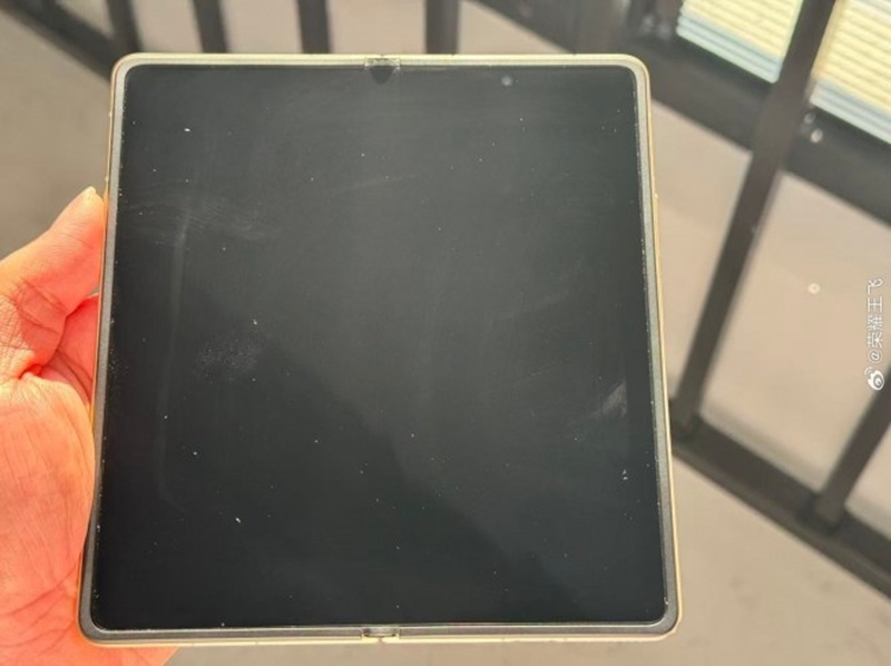 Oppo и Honor подготовили к выпуску складные смартфоны с дисплеями без складок — на этот раз, похоже, по-настоящему