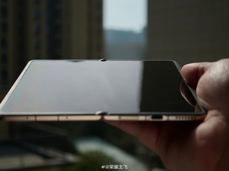 Oppo и Honor подготовили к выпуску складные смартфоны с дисплеями без складок — на этот раз, похоже, по-настоящему