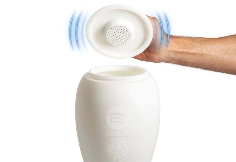 Последний пульт: Spotify выпустила урну для праха с вечным плейлистом