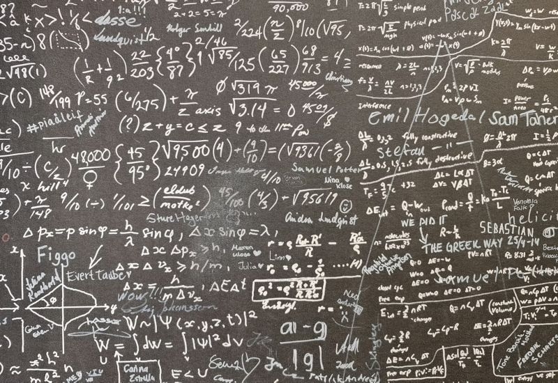 Разработчики систем ИИ всё чаще ориентируют их на решение математических проблем