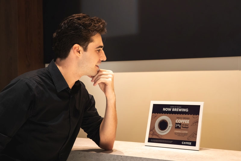 Samsung представила первый в мире дисплей на цветных электронных чернилах E-Ink в корпусе из фитопланктона