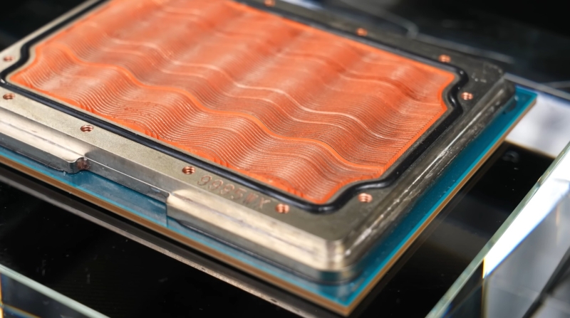 Threadripper Pro 9995WX разогнали до 5,3 ГГц без азота &mdash; крышку превратили в водоблок, добавили чиллер и 140 литров воды