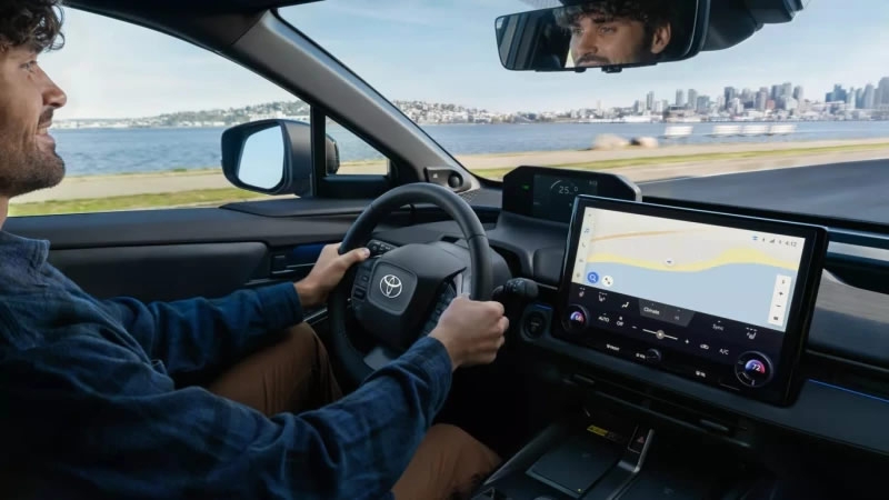 Toyota собралась отобрать у водителей выключатель систем безопасности &mdash; индустрия последует примеру?