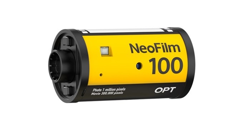 В Японии вышла цифровая камера-брелок OPT100 Neo Film в виде катушки 35-мм пленки