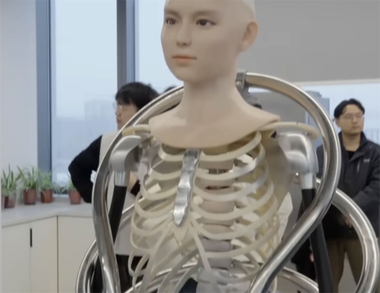 В Китае представили жутковатого робота, почти неотличимого от человека на ощупь