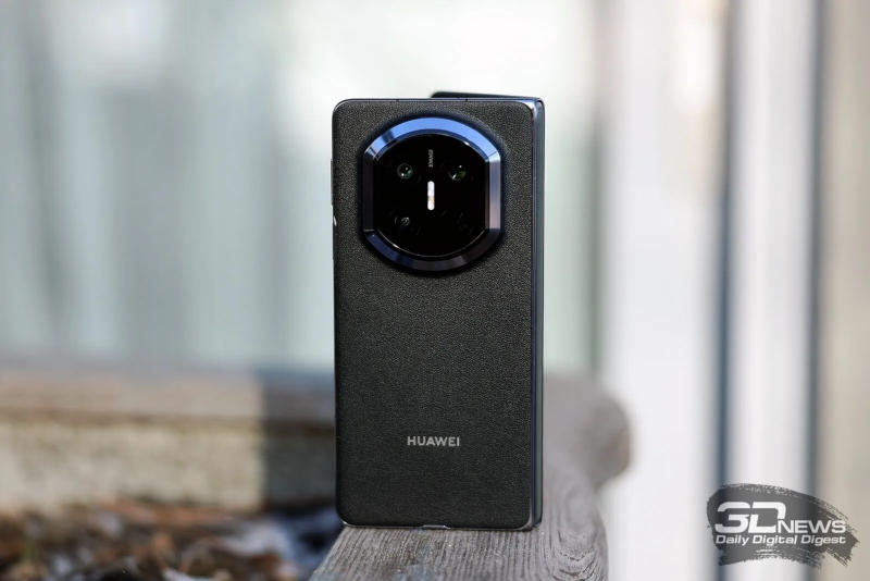 В России стартовали продажи складного смартфона Huawei Mate X7 и C-образных наушников FreeClip 2