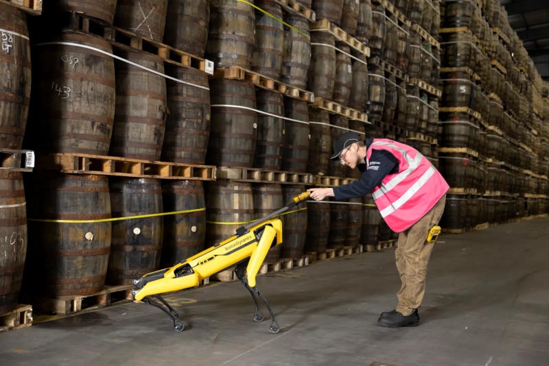 Винокурня Dewar&rsquo;s завела робопса, который чует утечку паров виски