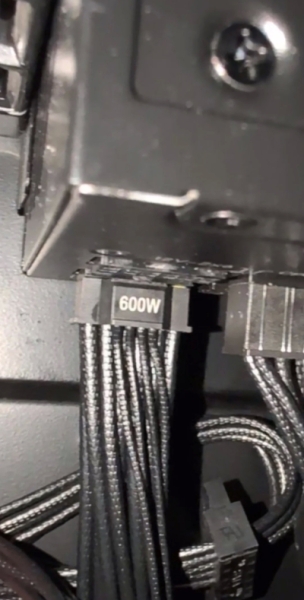 Жёлтый сигнал тревоги: кабели MSI 12V-2x6 иногда самопроизвольно вылезают из разъёма, пожаловались пользователи