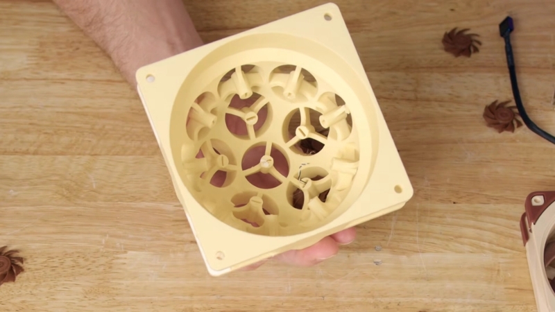 Энтузиаст оснастил процессорный кулер 15 мини-вентиляторами&nbsp;&mdash; они оказались не хуже большого, но сильно шумят