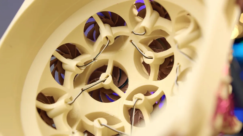 Энтузиаст оснастил процессорный кулер 15 мини-вентиляторами&nbsp;&mdash; они оказались не хуже большого, но сильно шумят