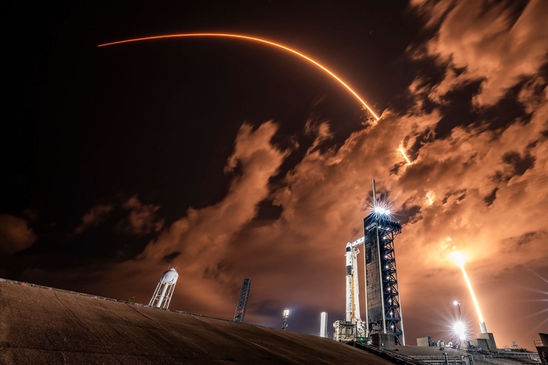 Глава FCC пристыдил Amazon: сначала запустите свои спутники, потом жалуйтесь на SpaceX