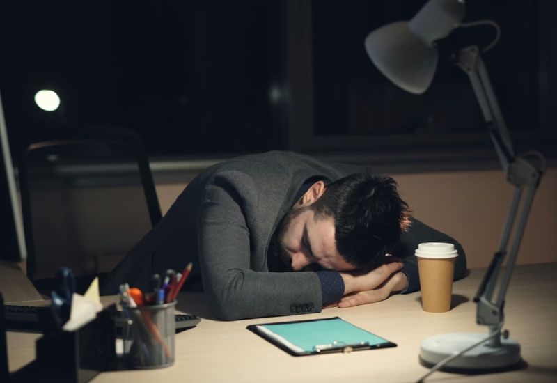 ИИ должен был облегчить работу людей — но на деле лишь увеличил нагрузку