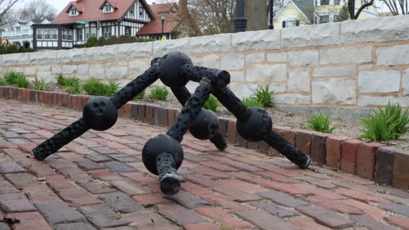 ИИ позволили творить, и он создал робота-терминатора &mdash; неказистого, но неубиваемого