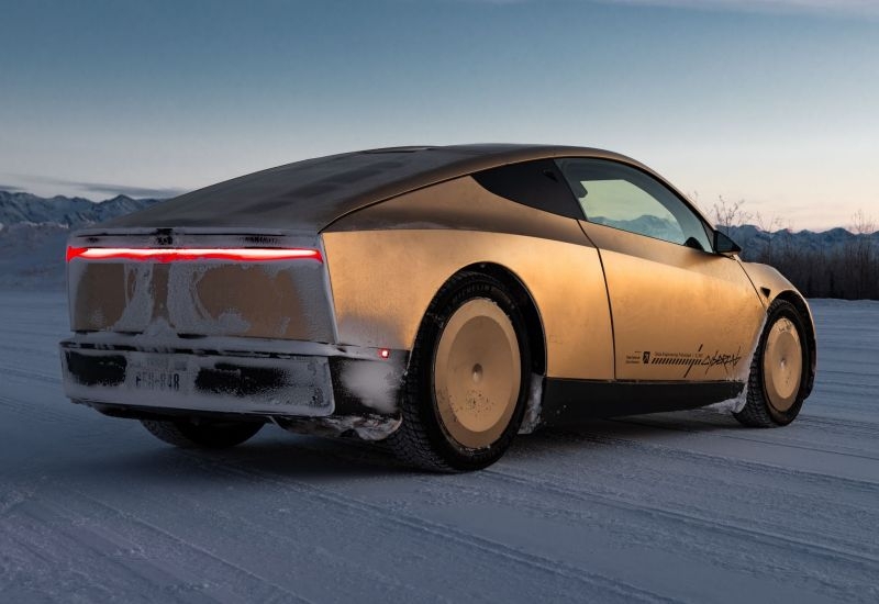 Иллюзия автопилота: сервис Tesla &mdash; это не роботакси, считают власти Калифорнии