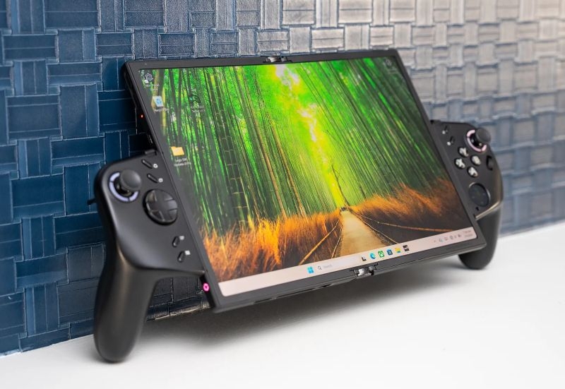 Lenovo показала планшет с игровым манипулятором и складным дисплеем, который трансформируется в ноутбук