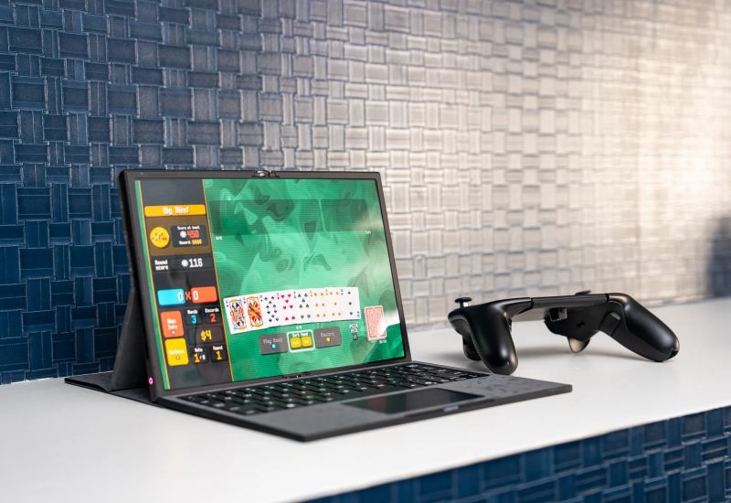 Lenovo показала планшет с игровым манипулятором и складным дисплеем, который трансформируется в ноутбук