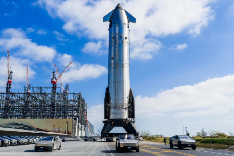 NASA и SpaceX поспорили о ручном управлении при посадке на Луну