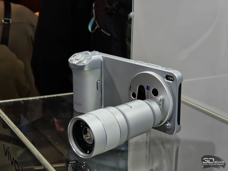 Представлен флагманский смартфон Vivo X300 Ultra с двумя 200-Мп камерами и съёмной оптикой по цене от $1000