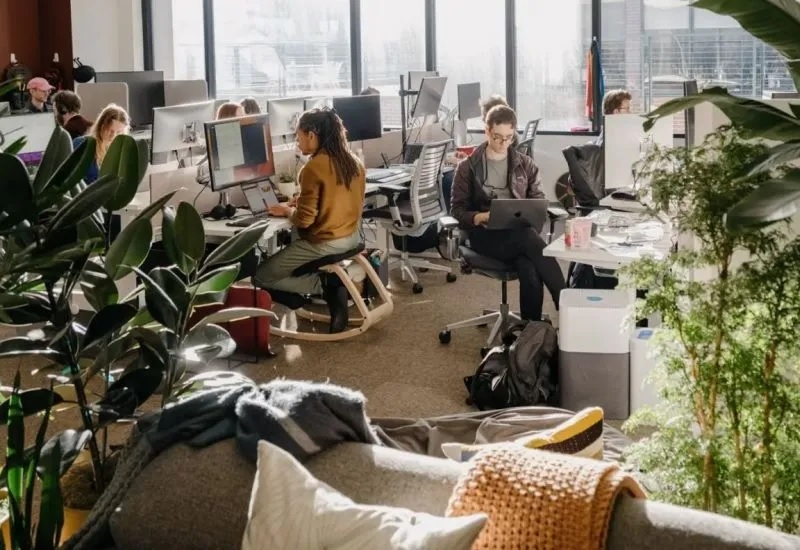 Программисты всё больше пользуются ИИ, а в некоторых компаниях это даже превратилось в соревнование