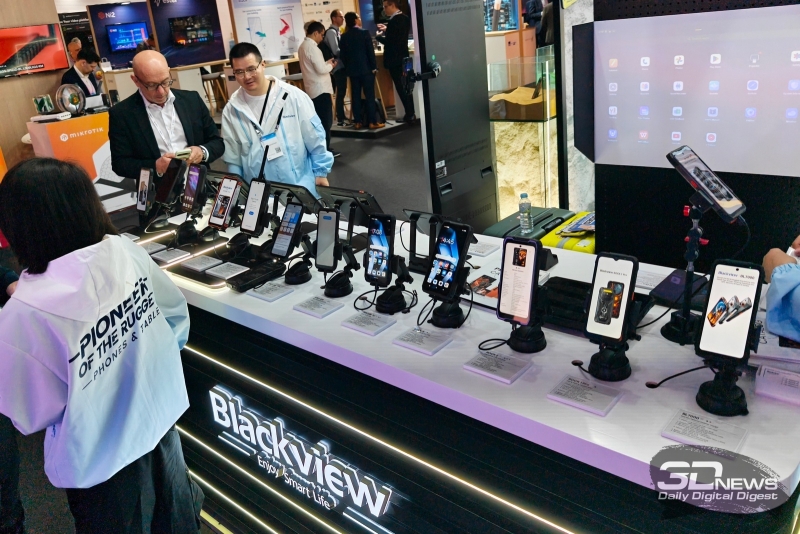 Репортаж со стенда Blackview на MWC 2026: неубиваемый флагман, игровой ноутбук и планшет для работы