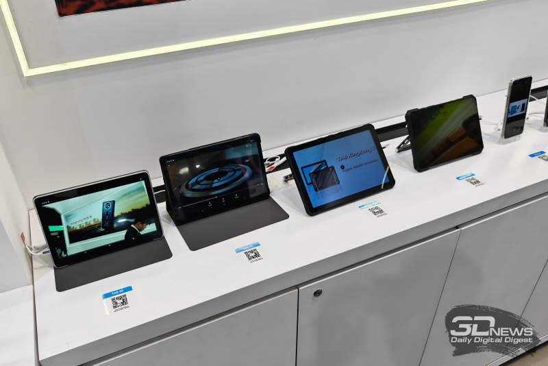 Репортаж со стенда Cubot на MWC 2026: самый маленький защищённый смартфон, модели побольше и другие доступные новинки