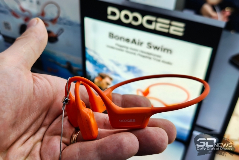 Репортаж со стенда Doogee на MWC 2026: концепт с ИИ-питомцем, неубиваемый смартфон с тепловизором и носимые гаджеты