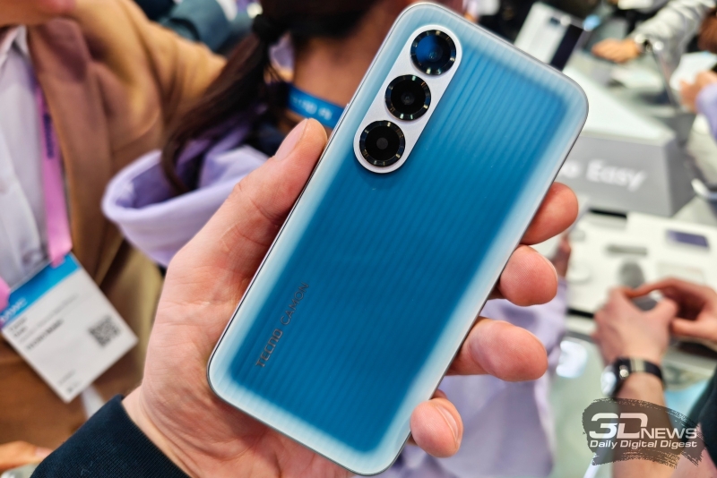 Робофон, модульный ноутбук, смартфон с прикуривателем и не только: чем удивила MWC 2026