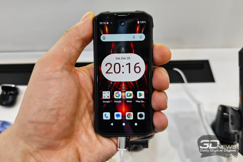 Робофон, модульный ноутбук, смартфон с прикуривателем и не только: чем удивила MWC 2026