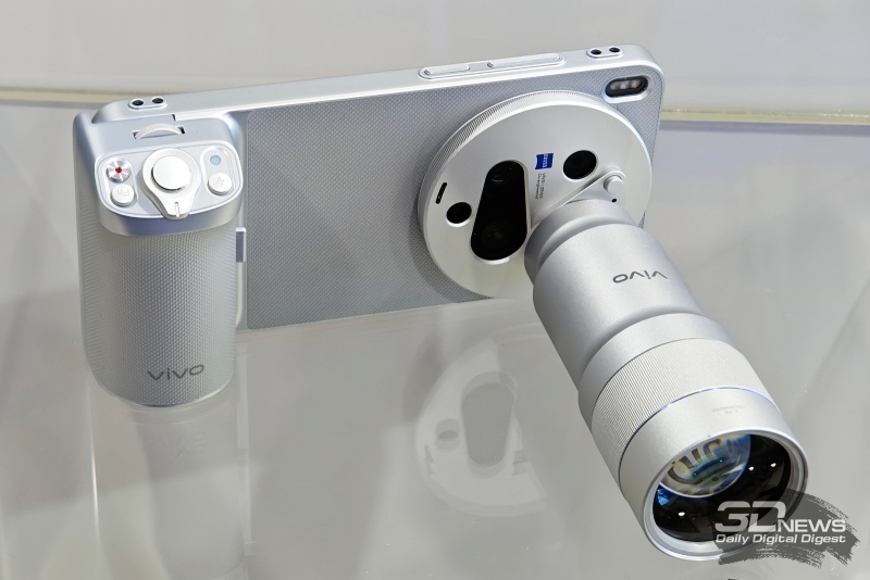 Робофон, модульный ноутбук, смартфон с прикуривателем и не только: чем удивила MWC 2026