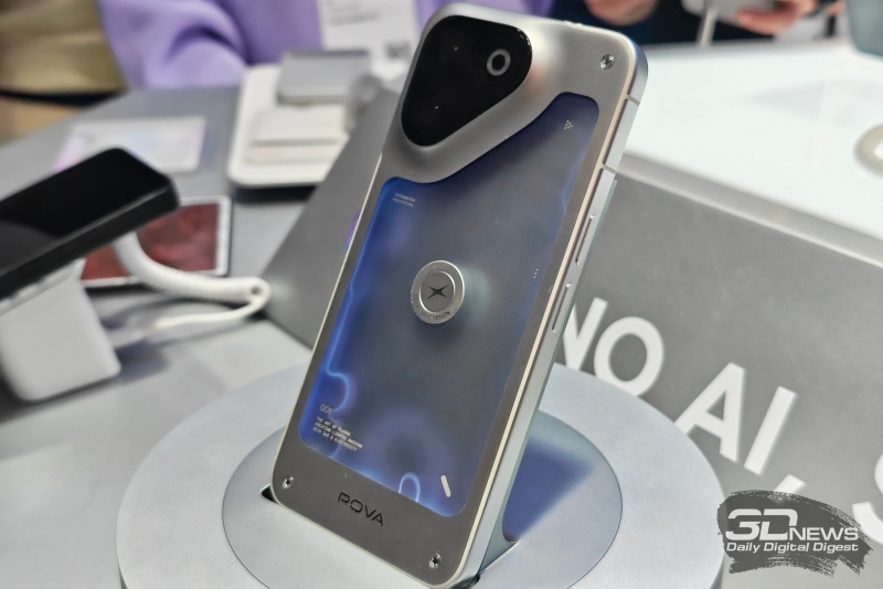 Робофон, модульный ноутбук, смартфон с прикуривателем и не только: чем удивила MWC 2026