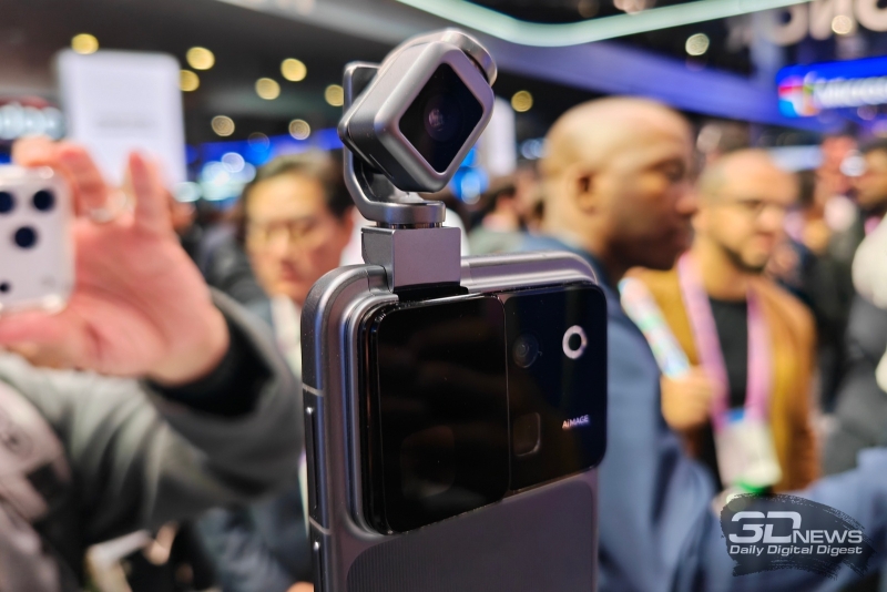 Робофон, модульный ноутбук, смартфон с прикуривателем и не только: чем удивила MWC 2026