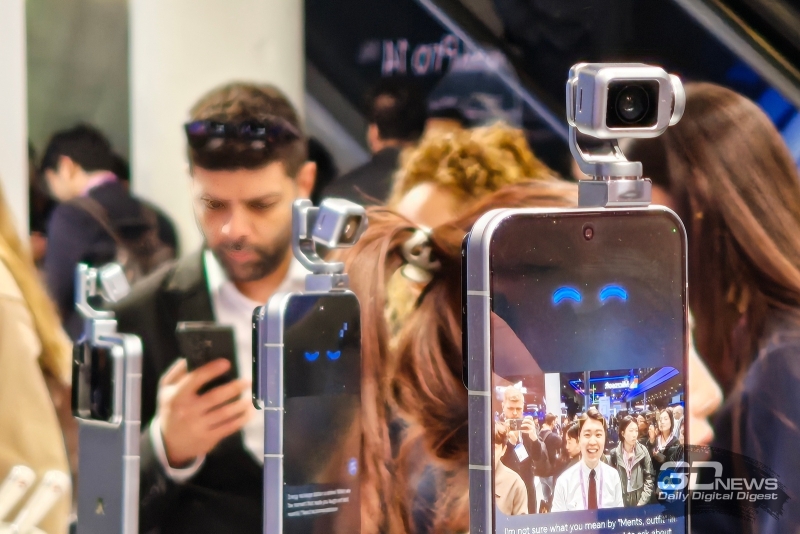 Робофон, модульный ноутбук, смартфон с прикуривателем и не только: чем удивила MWC 2026