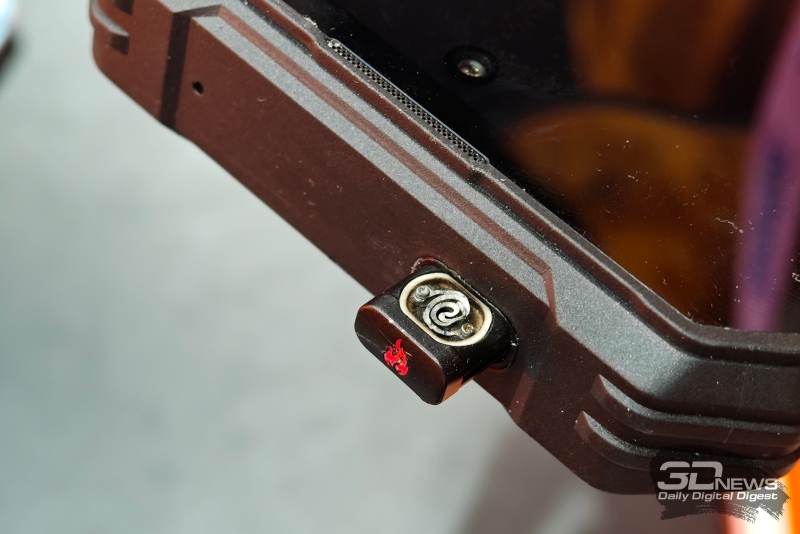 Робофон, модульный ноутбук, смартфон с прикуривателем и не только: чем удивила MWC 2026