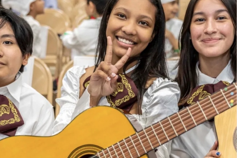 Тим Кук к 50-летию Apple похвалился достижениями компании, а заодно обсудил таможенные пошлины и свою пенсию