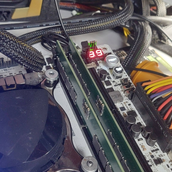 Asus подтвердила, что её платы способны работать с половинчатыми DDR5 HUDIMM