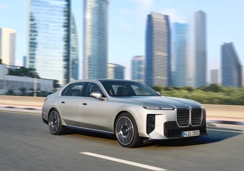 BMW представила флагманскую &laquo;семёрку&raquo; на платформе Neue Klasse &mdash; спорный стиль, много экранов и &laquo;скрытые технологии&raquo;